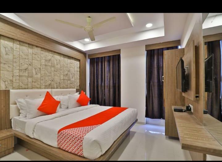 Hotel Pathik Villa Ahmedabad Luaran gambar
